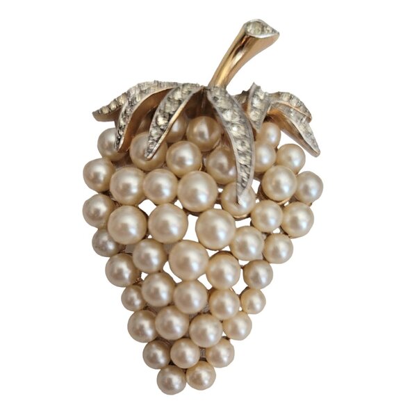 Trifari Gold Tone Clear Rhinestone Faux Pearl Grape Cluster Brooch, Signed M540 - Picture 2 of 6